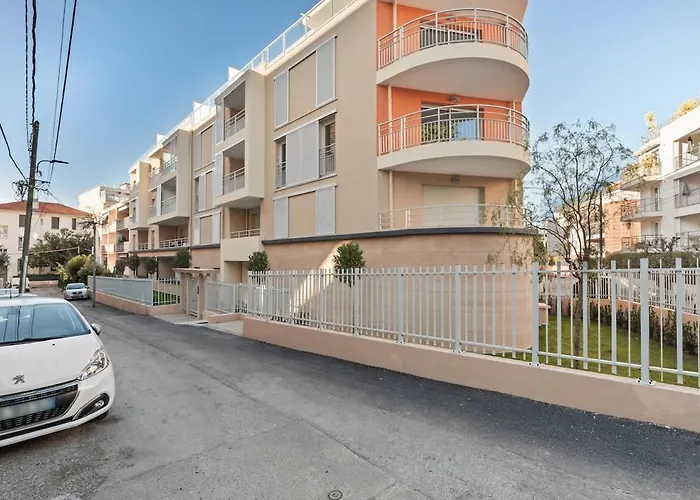 Juan Les Pins Center 2p Parking Terrasse * Antibes